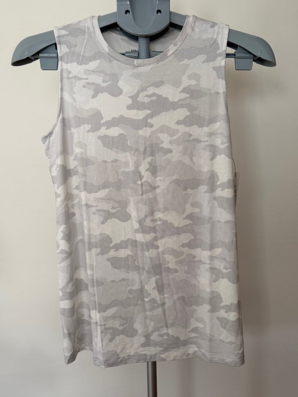 NWT Nine West Soft Spun Camo Tank Top – Women’s Size Small (Gray/White)